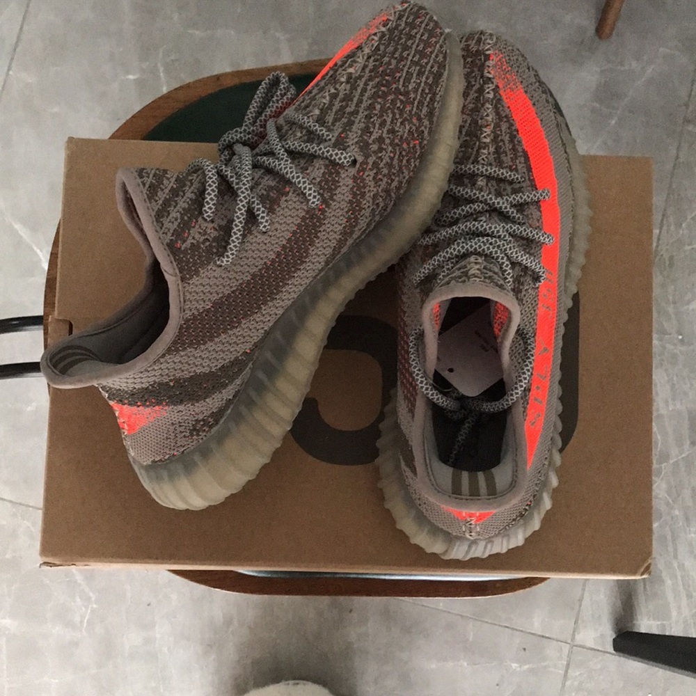 Yeezy Boost 350 V2 - Picture 2 of 6